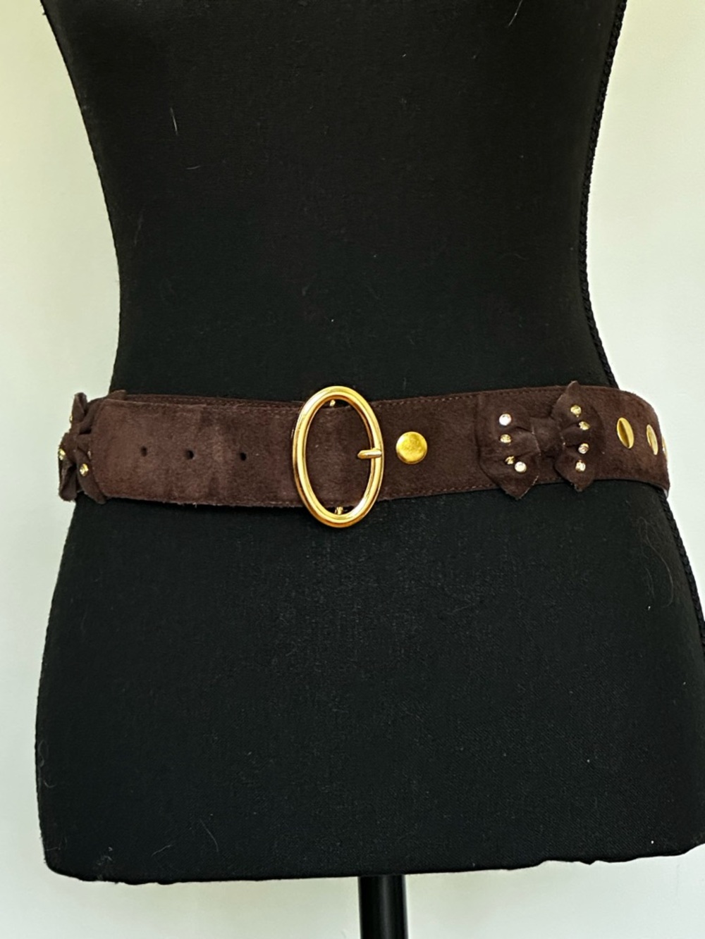 Betsy Johnson Brown Suede Studded Belt w/ Bow Detail – Gold Hardware
